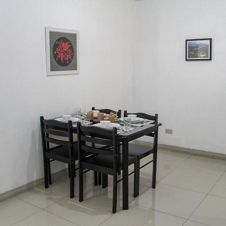 Pangsapuri studio 37 m² dengan 1 bilik mandi peribadi di Makati Manila Luaran gambar